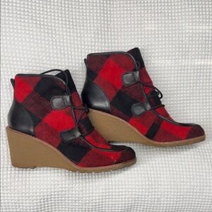 Bass Red and Black Plaid Boots - Size 8